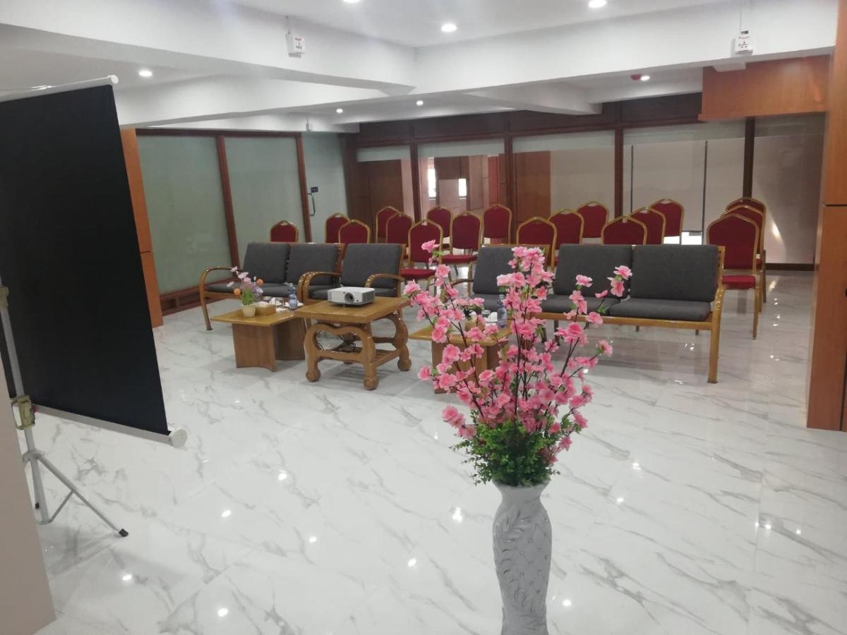 Yangon Hotel 57 Екстер'єр фото